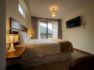 a hotel room with a bed and a window at La Posada de Francisca in Pisac