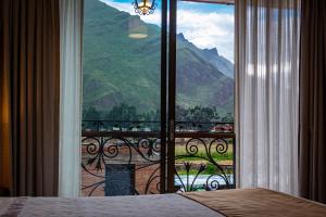 a bedroom with a window with a view of a mountain at La Posada de Francisca in Pisac