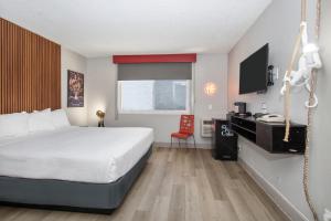 a hotel room with a bed and a television at Royal Pagoda Motel Dodger Stadium in Los Angeles