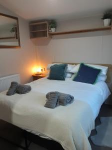 two large beds with pillows on them in a bedroom at Joesphine Newquay Bay 37 in Newquay Bay Resort +50 photos