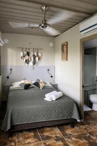 a bedroom with a bed and a ceiling at Green Sanctuary Hotel in Nosara