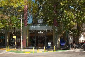 a store on the corner of a street at Destino Güemes Cozy Studio in Mar del Plata