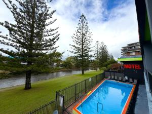 a swimming pool on the side of a building at Le George Motel in Port Macquarie