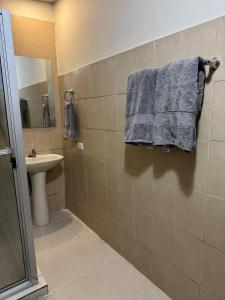 a bathroom with a sink and a towel on the wall at Fourth Studio and Festivities in Guararé