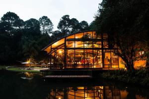 a large glass building with a lot of windows at Rodavento Valle de Bravo in Valle de Bravo