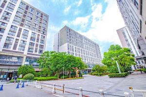 a city with tall buildings and a parking lot at 上海晶彩酒店式公寓江桥万达店 in Shanghai