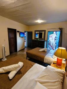 a hotel room with two beds and a television at Balcones de Galarza 24 in Guanajuato