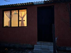a door of a house with a dress in a window at Villa Xanvil in Zinacantán