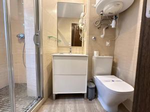 a small bathroom with a toilet and a shower at Sky 401 by CONFORTSKY in Pas de la Casa +2 photos