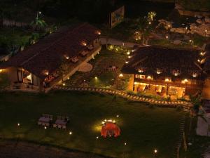 an aerial view of a house at night with lights at Cheers Ecolodge Du Già in Làng Cac