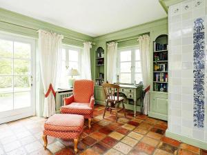 a room with a desk and chairs and a table at Heidehaus in Kampen