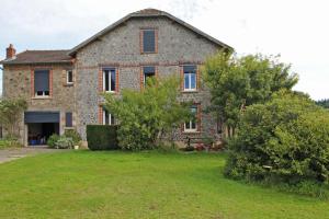 an old stone house with a large yard at Serre in Augne