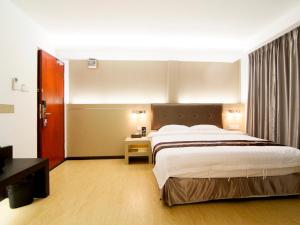 Ένα ή περισσότερα κρεβάτια σε δωμάτιο στο Kingsley Hotel