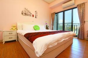 a bedroom with a bed and a large window at Birds Flower B&B in Wujie