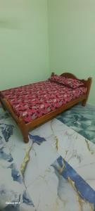 a bed sitting on the floor in a room at Mahadev Residency templeview in Tiruvannāmalai