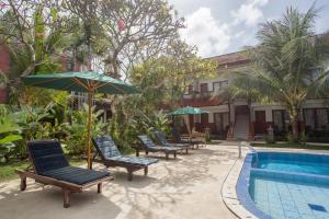 Bazén v ubytování Hotel Sinar Bali Legian nebo v jeho okolí