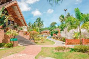 a resort with a pathway leading to a building at Gamboa's Orchard Malilipot Albay in Malilipot