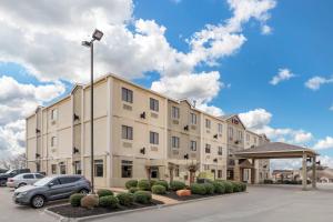 a large building with cars parked in a parking lot at Comfort Suites Brenham in Brenham