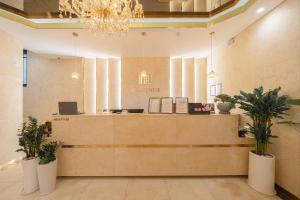 a lobby of a waiting room with a counter at H-AVENUE Hotel Yeongdeungpo in Seoul