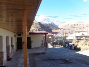 Vista general d'una muntanya o vistes d'una muntanya des de l'hostal o pensió