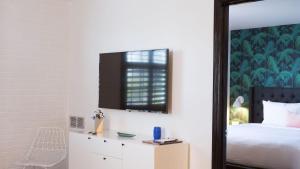 a bedroom with a white bed and a mirror at The Sobro Guest House by AvantStay in Nashville