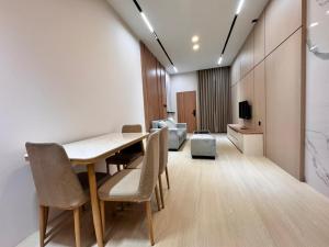 a dining room with a table and chairs at Hendi Homestay E No 8 Puriloka1 in Batam Center