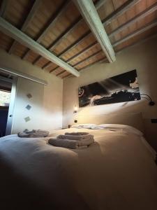 a bedroom with two beds with towels on them at Wild Agriturismo Podere della Bruciata in Chiusi