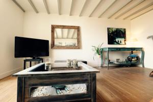 Et tv og/eller underholdning på Superbe T3 duplex parking privé gratuit sur place