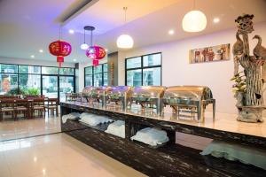 a dining room with a long table with chairs at Aurora Suvarnabhumi in Bang Hia +51 photos