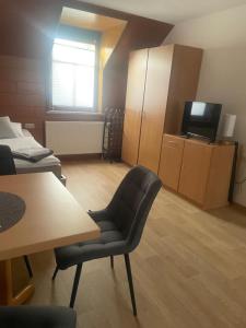 a room with a desk and a chair and a television at Sandstein- & Maerchenhoehle Walldorf GbR in Walldorf