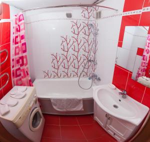 Ett badrum på Apartments Moskovskiy trakt 14