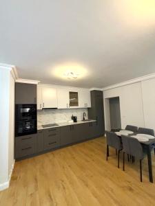 a kitchen and dining room with a table and chairs at Acasa Concept in Arad