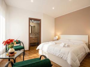 a bedroom with a large white bed and a table at Bengasi Central Loft in Stazione Bari Centrale