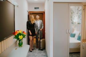 a man and a woman standing in a doorway at Hotel O3zone - Mountain Spa & Conference in Băile Tuşnad +116 photos