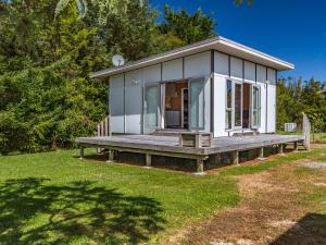 a tiny house on a bench in the grass at Sweet Rangataua - Rangataua Bach in Ohakune