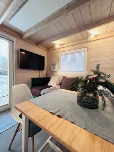 a dining room with a table and a couch at Tiny House im Almtal in Pettenbach