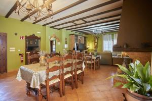 a dining room with a table and chairs at Casa Sofia in Ubrique
