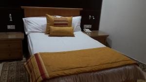 Ένα ή περισσότερα κρεβάτια σε δωμάτιο στο Hotel Julius