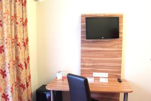 TV a/nebo společenská místnost v ubytování Come IN Hotel