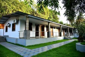 a rendering of a house with a yard at Hotel Akshada & Guest House in Banda