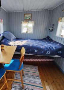 Llit o llits en una habitació de Glasbergsboden, Off-Grid on an island