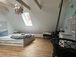 a bedroom with a bed and a swing in a room at NEU! Dat Lütt Hüs in Tönning