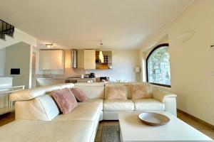 a living room with a couch and a table at Villa Aurelia in Plesio