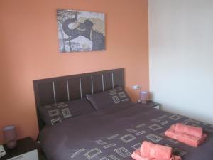 a bedroom with a bed with black sheets and pink towels at 2108-Nice apt with pool close from beach and bars in Manilva