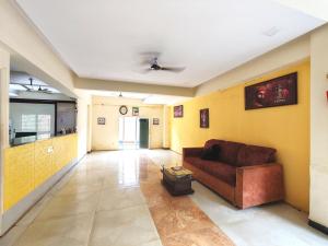 a living room with a couch and a yellow wall at Hotel The Star in Kālundri