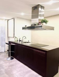 a kitchen with a sink and a counter top at Casa con piscina ideal vacaciones en la playa in Comarruga