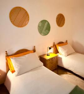 a room with two beds and a table with a lamp at Incentro in Grosio