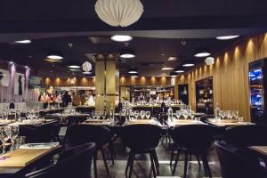 Restaurant o un lloc per menjar a Vox Hotel