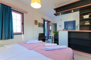 Una cama o camas en una habitación de Cybele Apartments