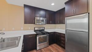 Gallery image of Plaza in Foster City +19 photos